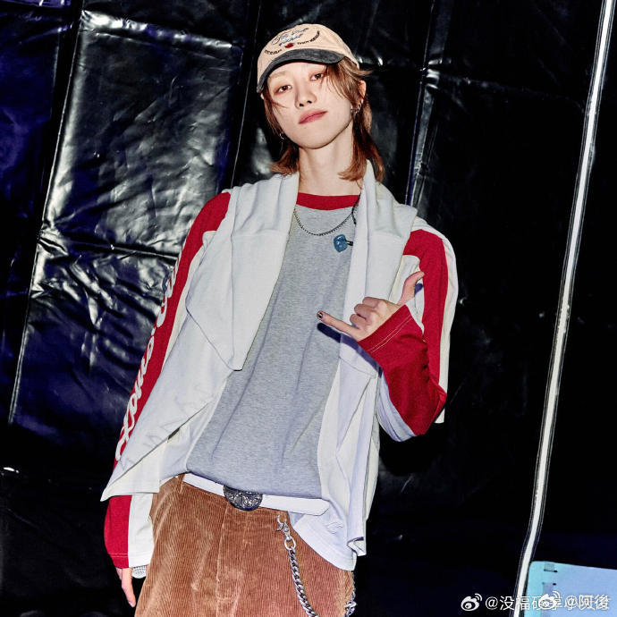 谁来管管徐明浩的幽默感真的要被徐明浩笑死！看展时尚又帅气，晚宴气质拉满，分享心得