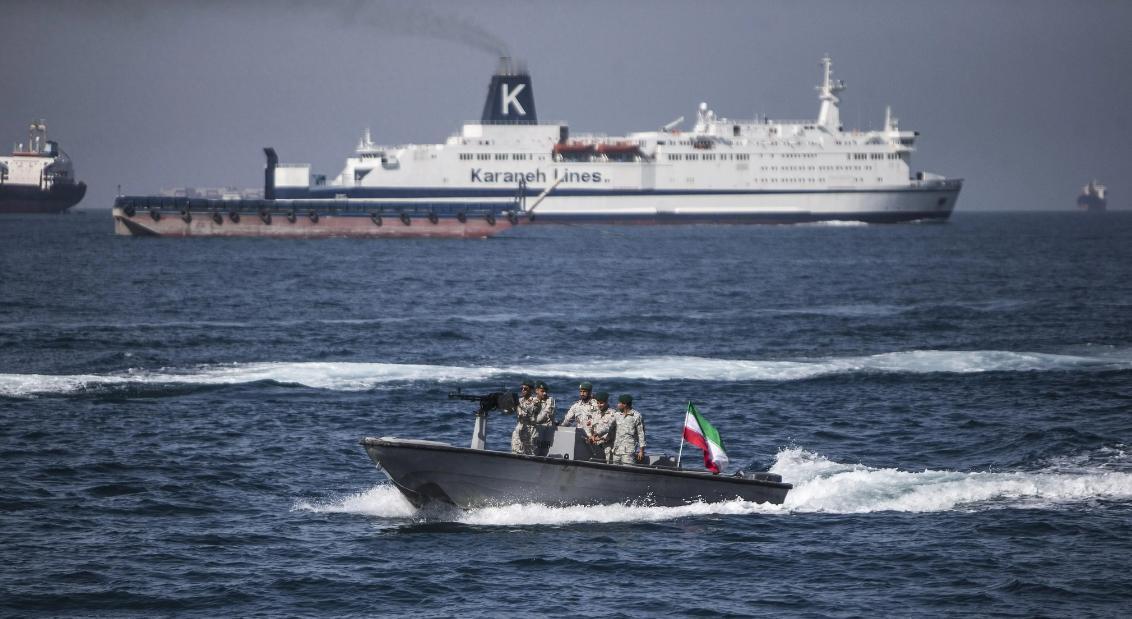 伊朗迎来一个坏消息！
4月21日，美国财政部长贝森特发出警告：“伊朗哈尔克岛的石