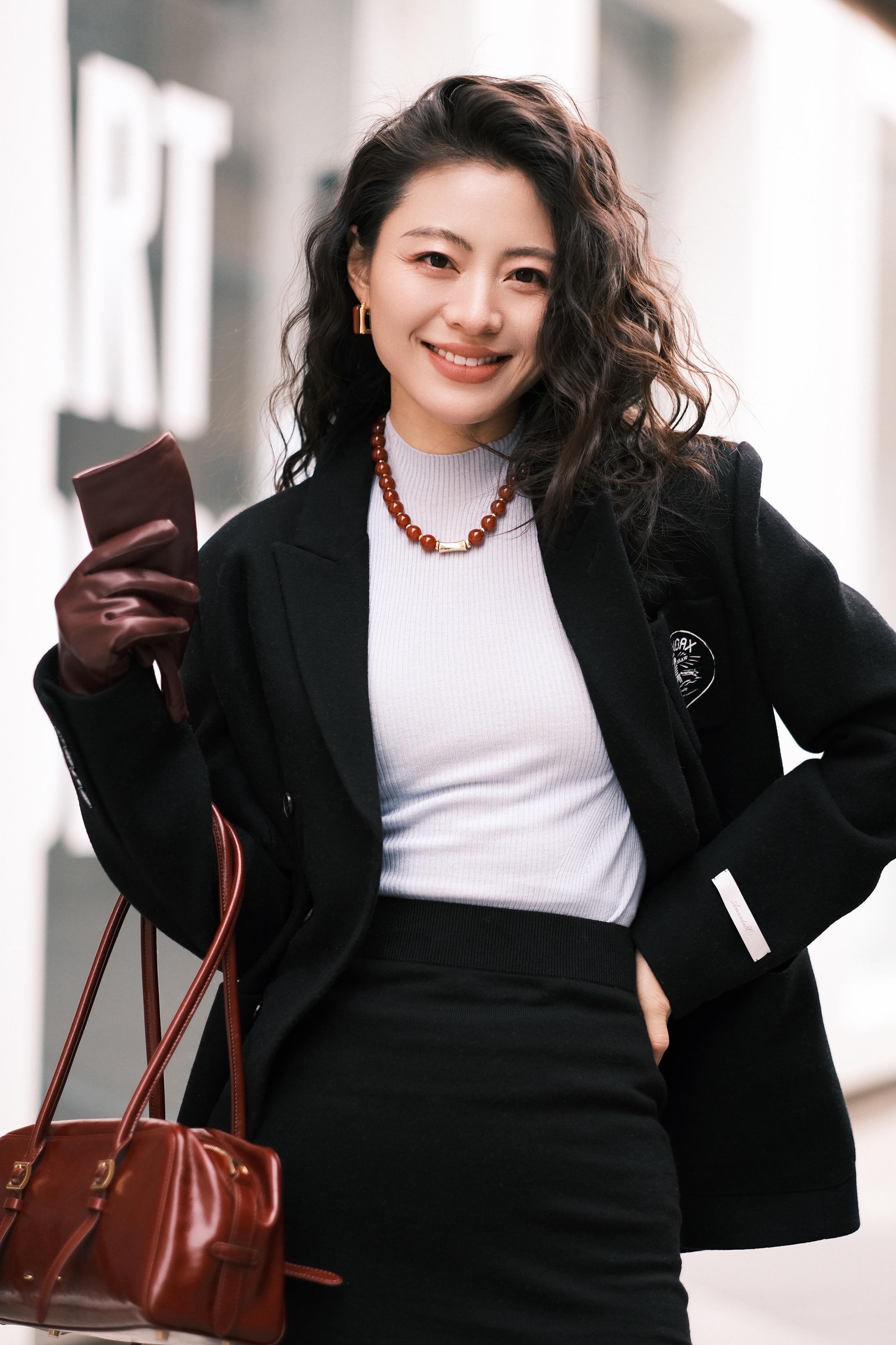 没人能接受你心底的荒芜。他们只想接受你带来的甘霖