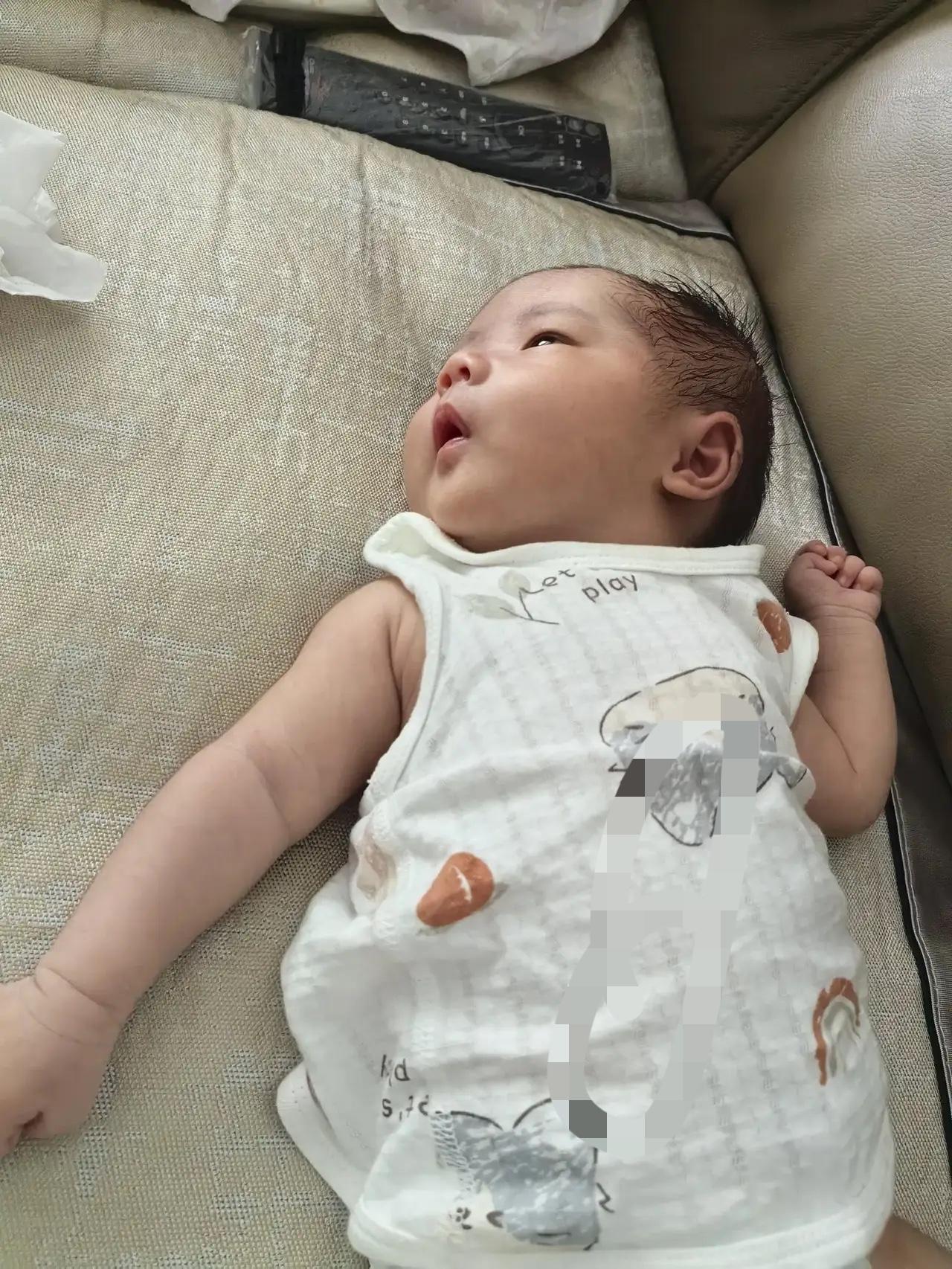 女儿坐月子，我们没住月子中心，没请月嫂，我跟女儿婆婆，女婿三人通力合作，圆满完成