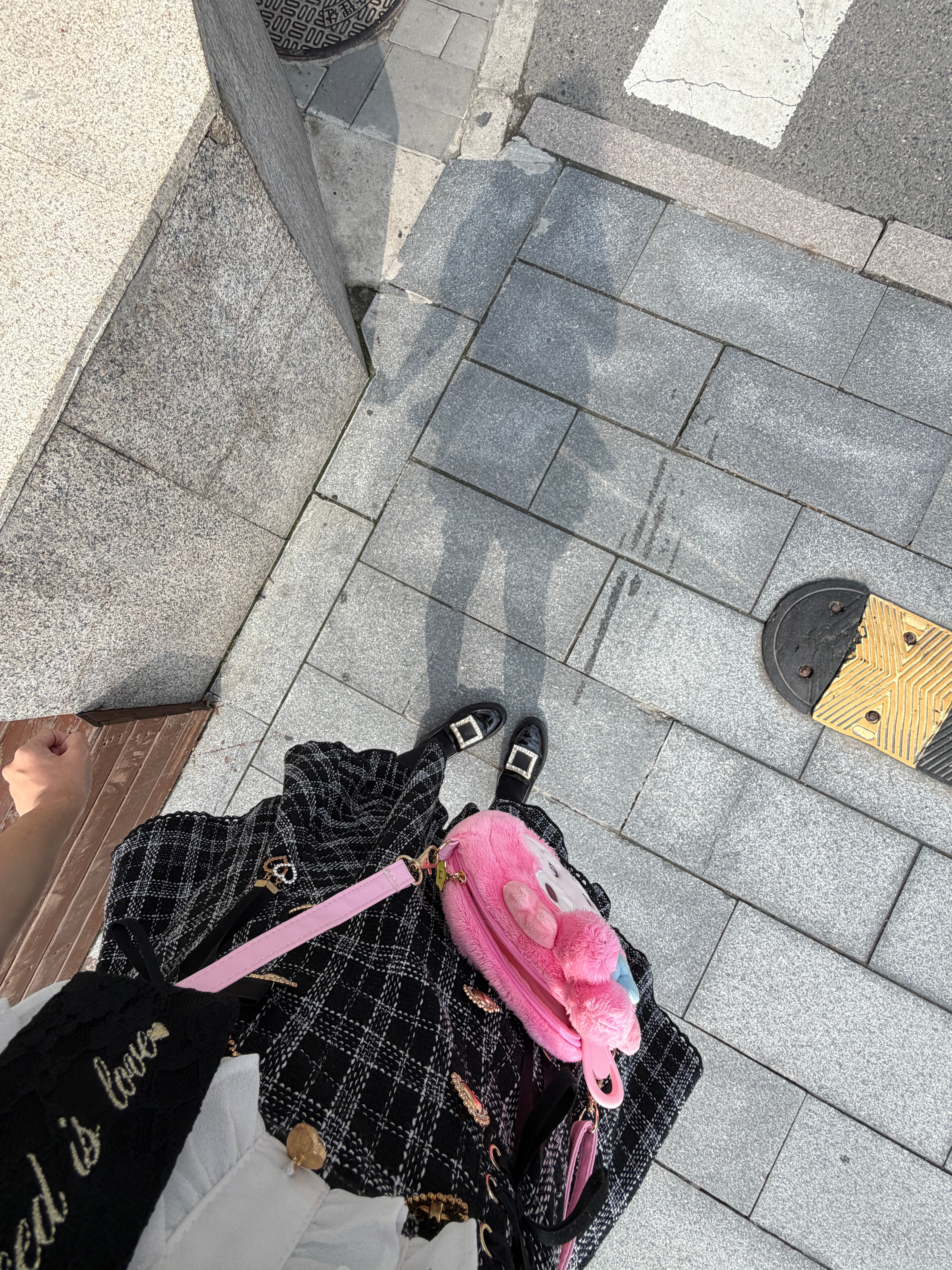 就这样素颜去拍团切。。。 