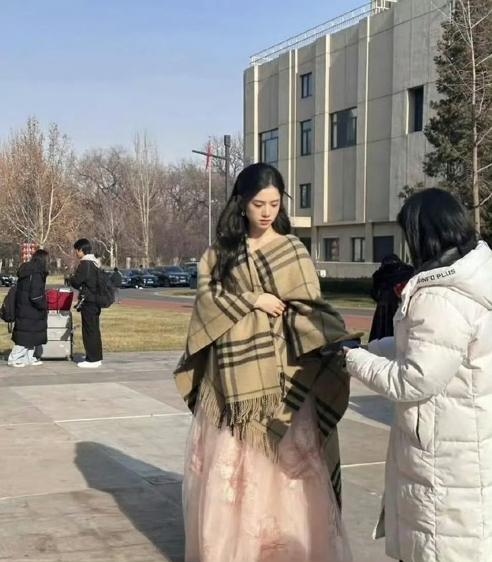 张婧仪线下生图好漂亮当时看到有人说老仪不上镜的时候 我还不信 