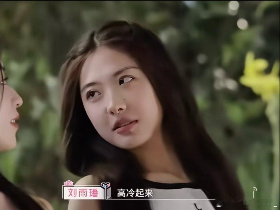 #心动的信号[超话]# 雨璠：我也要高冷起来青雅：想的美[偷笑][偷笑]她们俩这