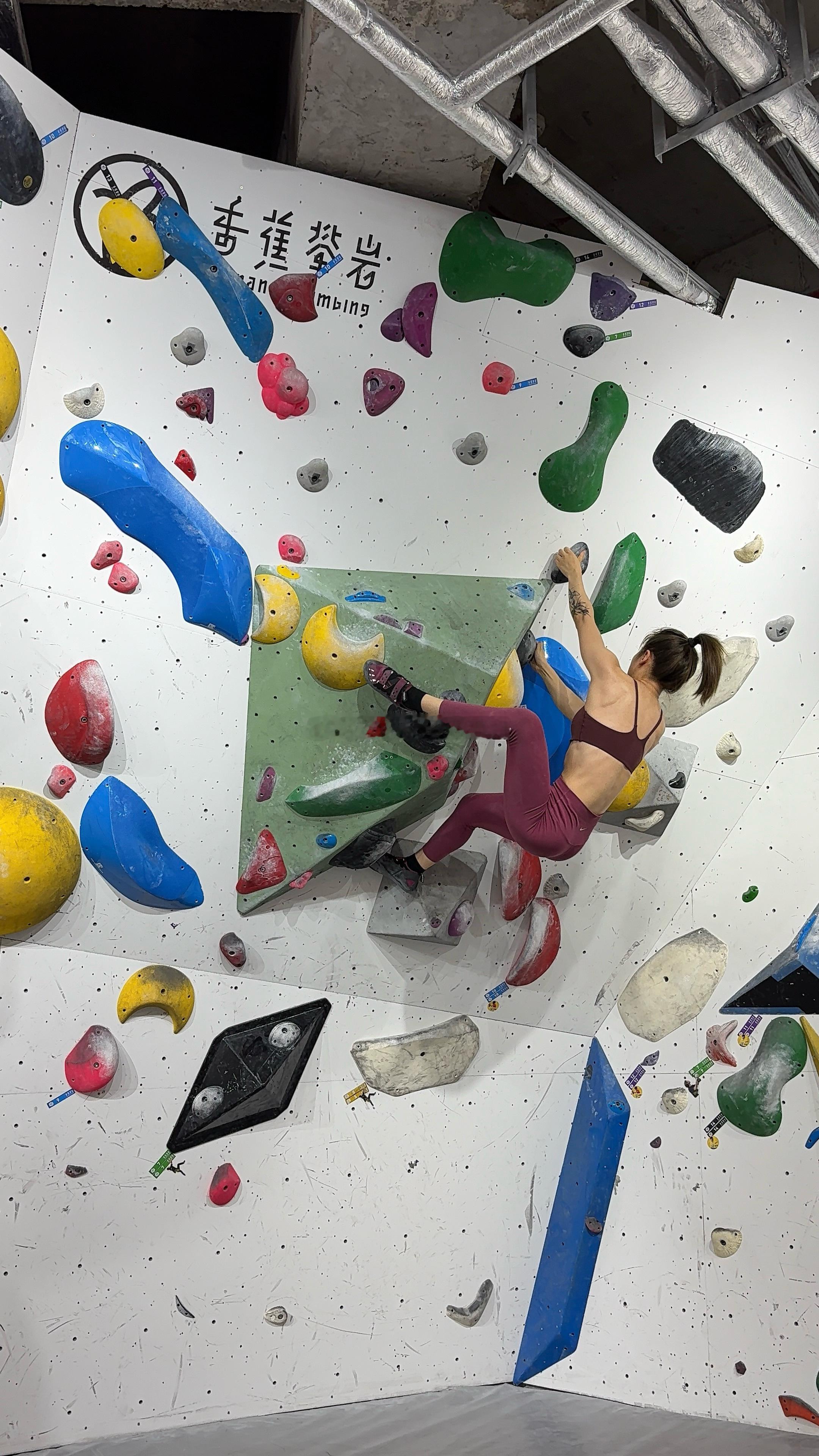 看起来：好厉害的样子实际上：好高好害怕🫣555冬天就要这样动攀岩微博冰雪季 深