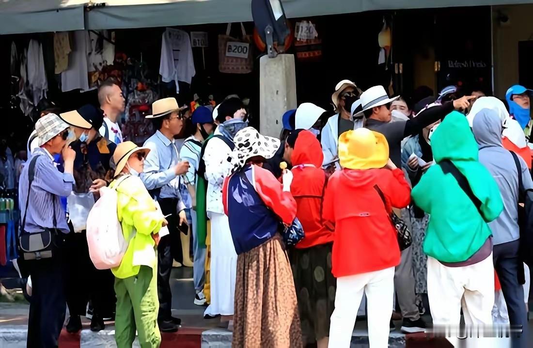 泰国这次，算是把一件事干了两遍。
前脚刚为公开训斥中国大使的事道歉，话音还在空气