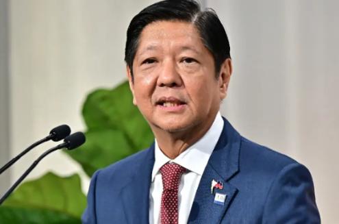 许多国家都在等着中国在南海与菲律宾硬碰硬，结果北京出了一张谁都没想到的牌，如今菲