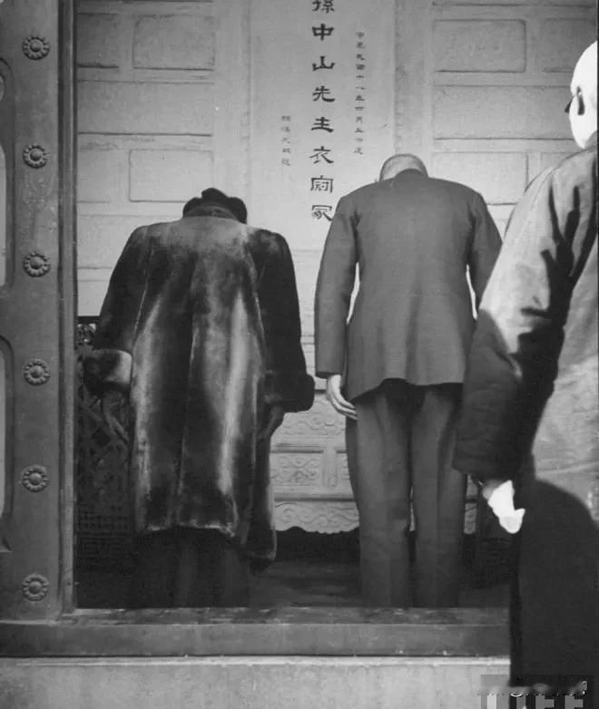 1949 年元月，徐蚌会战失利，国民党党内对蒋介石不满，美、英、法、苏四国政府拒