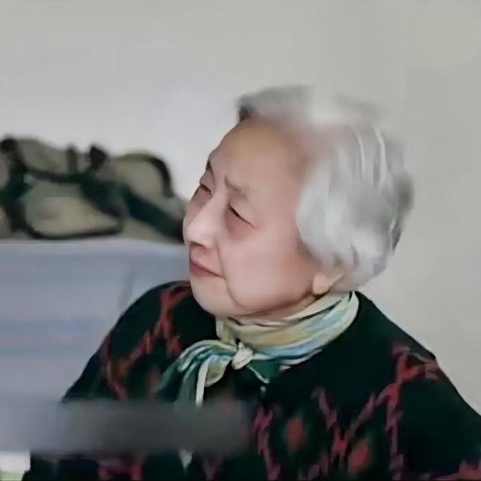 你以为不生孩子，就能轻松一辈子？
现实是，没规划的老去，比养娃更让人头疼。

上