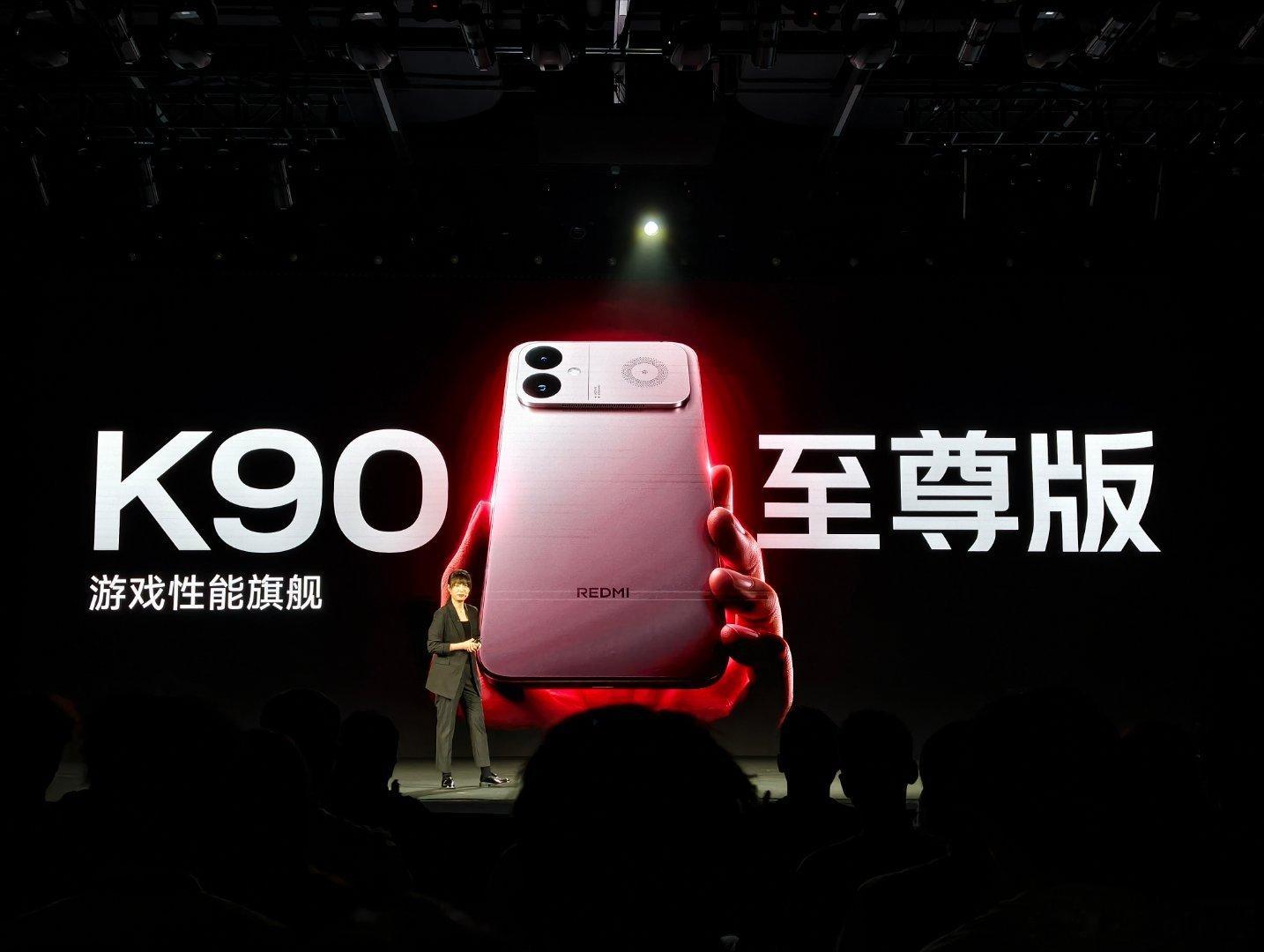 从定位上来看，K90 Max ＞K90至尊版，K90至尊版采用的是骁龙8至尊版。
