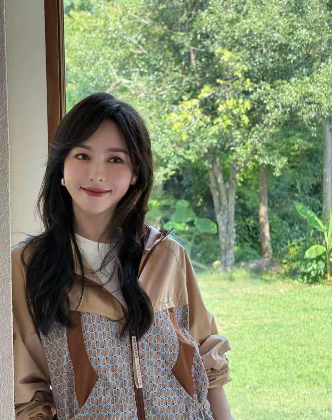 果然爱人如养花, 嫁给罗晋的唐嫣, 浑身都透着幸福感，真的好美啊！ ​​​