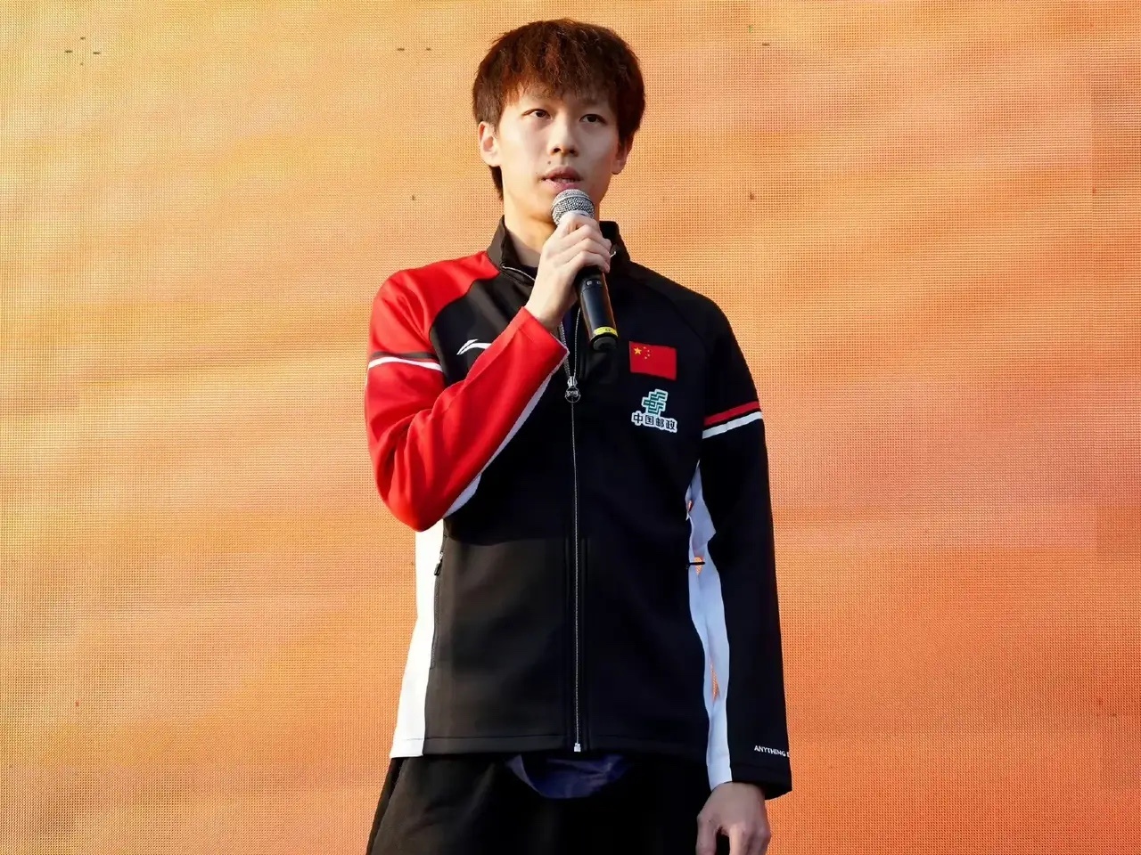 林高远等4人率先晋级男单16强第十五届全国运动会男单1/16决赛，刚刚结束四场比