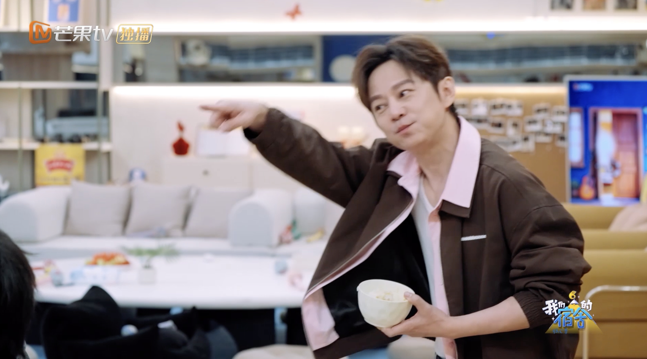 何炅做幼师也是信手拈来 不是，何老师这调解能力是出厂自带的吗？吵得再凶到他那儿就