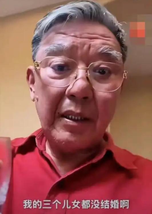 李立群感叹，一生赚钱为了家，可到头来家不像个家。挣来的钱拿去给老大折腾民宿，结果