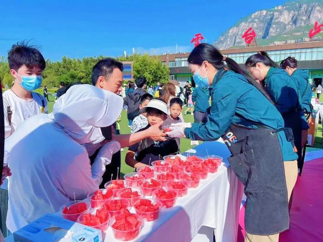 河南“云台山景区”′助农购西瓜，为游客送清凉！
河南云台山每日采购万斤西瓜，助农