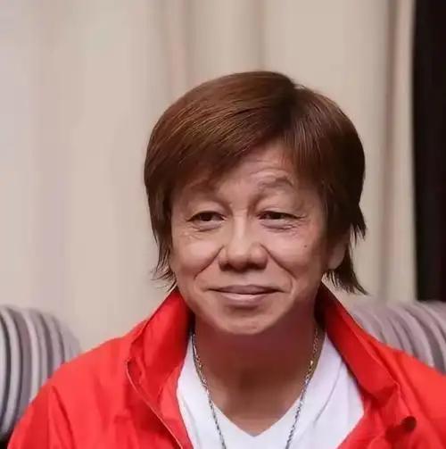 梁小龙于1月14日病逝，生前希望“浪漫离世”，家人与经纪人原计划隐瞒死讯，用库存