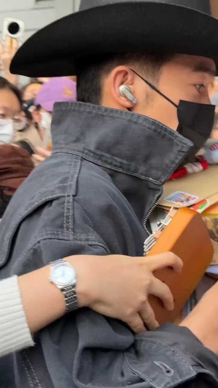 🐟：砍手好不好！gzs：好的 