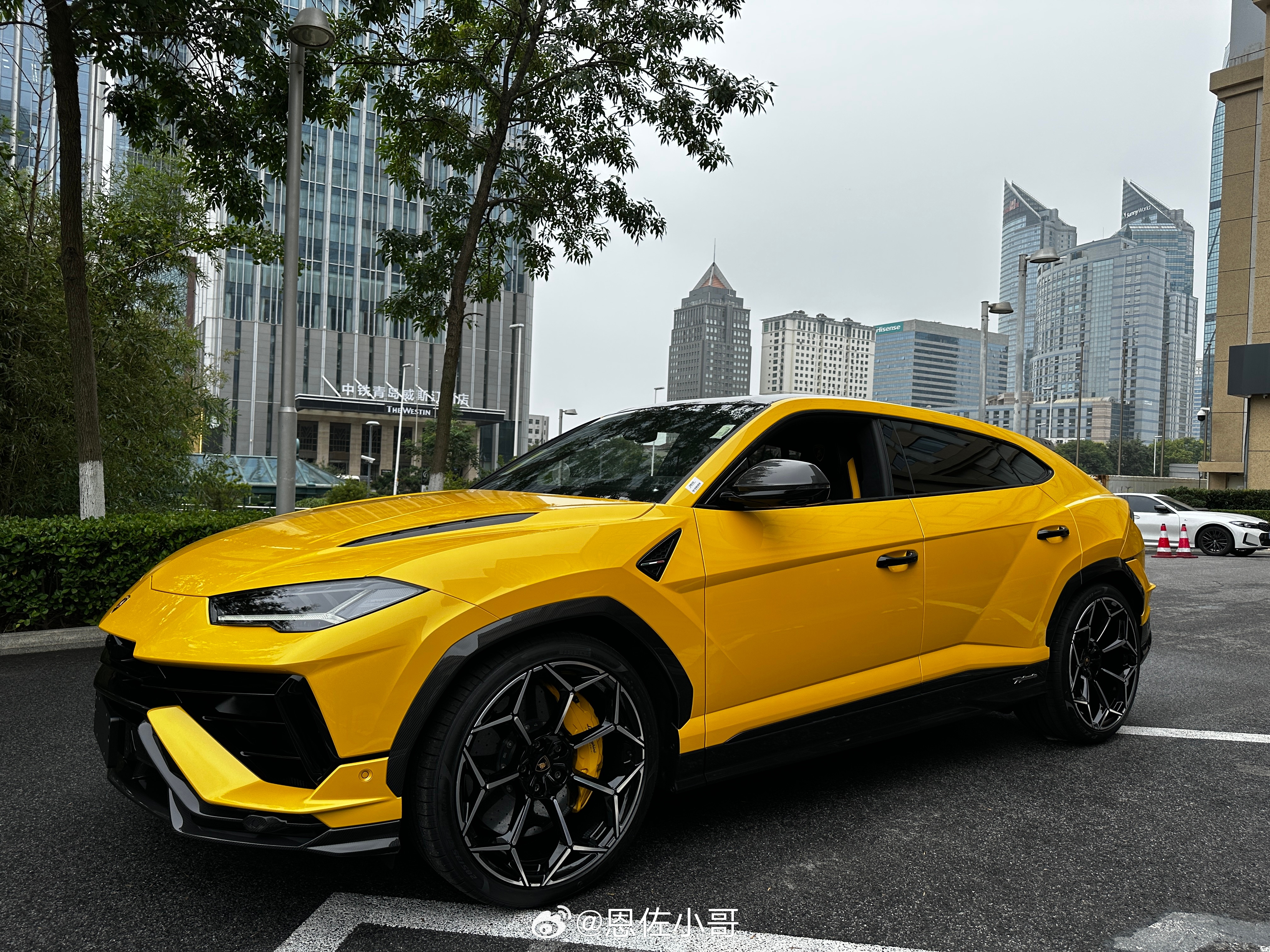 新鲜到店[打call][打call]Urus Performante​全国唯一，