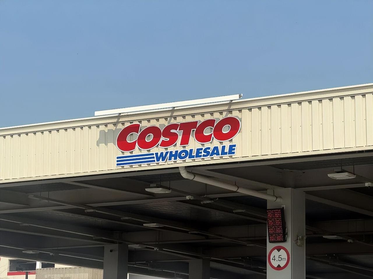 真假开市客一眼分清！北京新贵疑点重重，母公司沉默藏玄机

两家开市客互撕不休，其