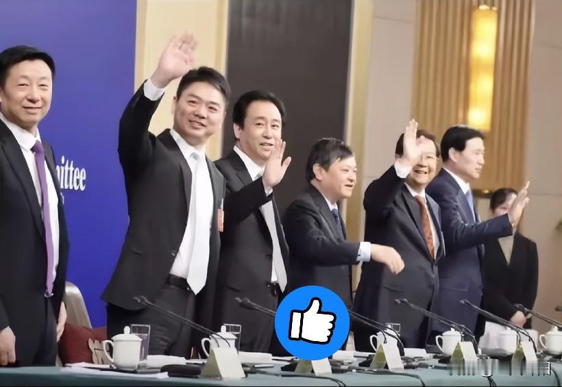 马云和刘强东，一个是阿里巴巴创始人，

一个是京东创始人，两人都是商界巨头，名声