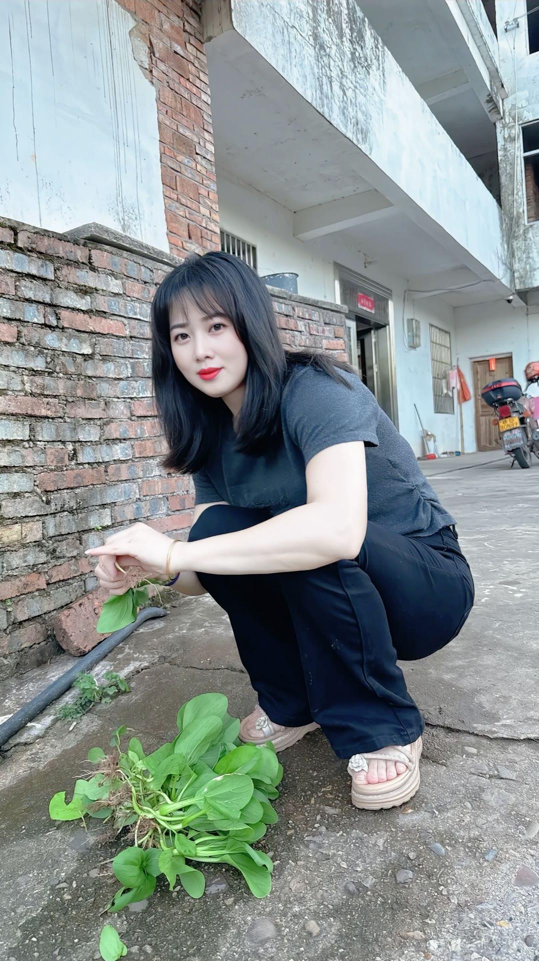 愿你如静水深流，生活安安静静，内心平和宁谧，一切顺遂如意。😊