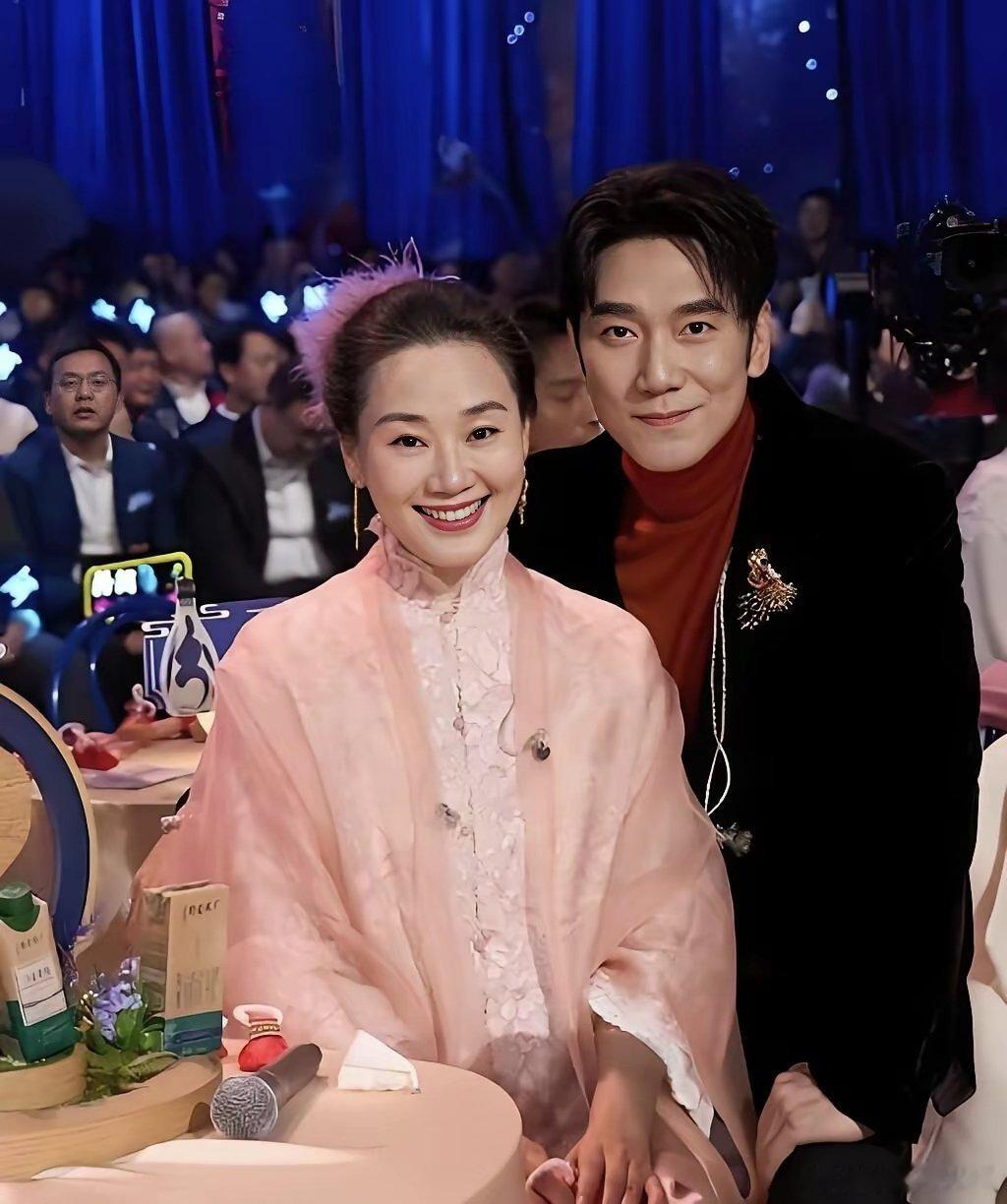 真佩服林依轮选老婆的眼光，他老婆西华，虽然不算活跃在台前的明星，可气质样貌不输女