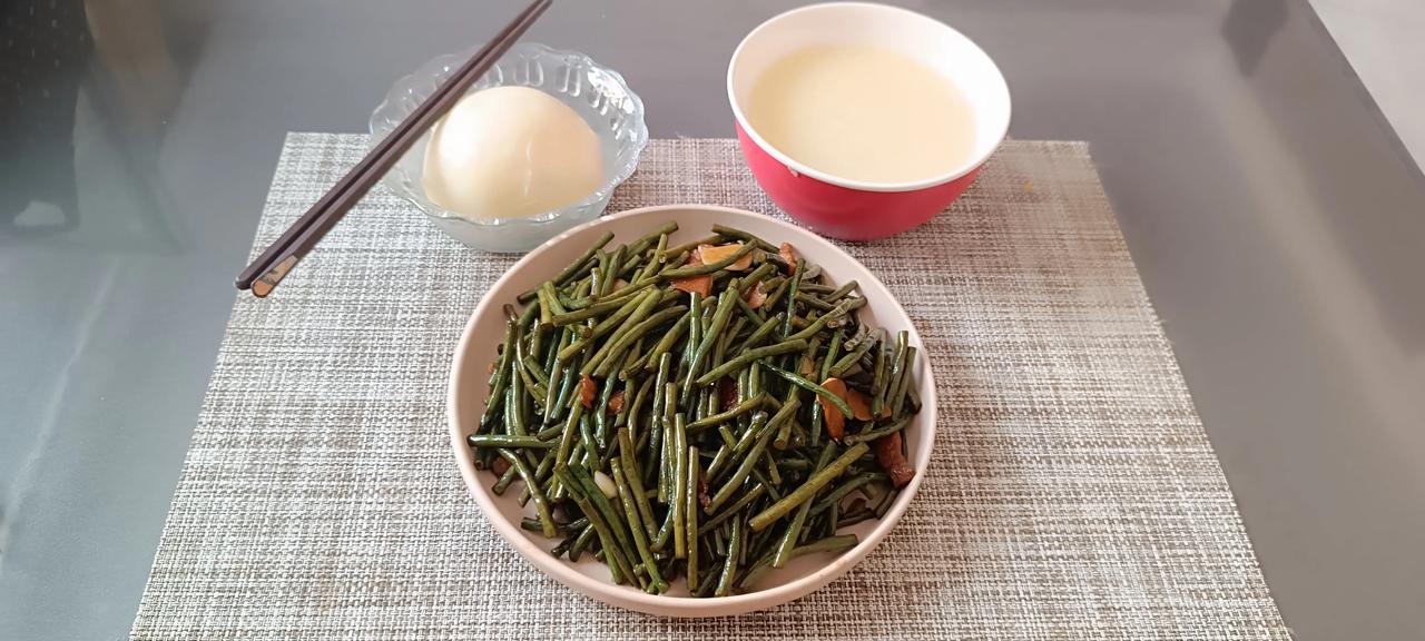 真没辙了！这两天没去玩牌，在家尽琢磨吃了，做啥都好吃，厨艺水平上了一个台阶。等我