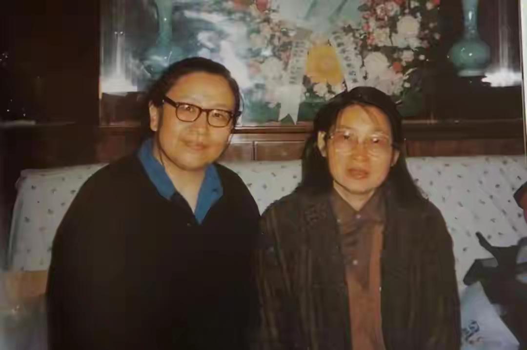 伟人的两位小棉袄
一生记得伟人的教诲
坚守艰苦朴素的优良家风
向毛主席的后代致敬