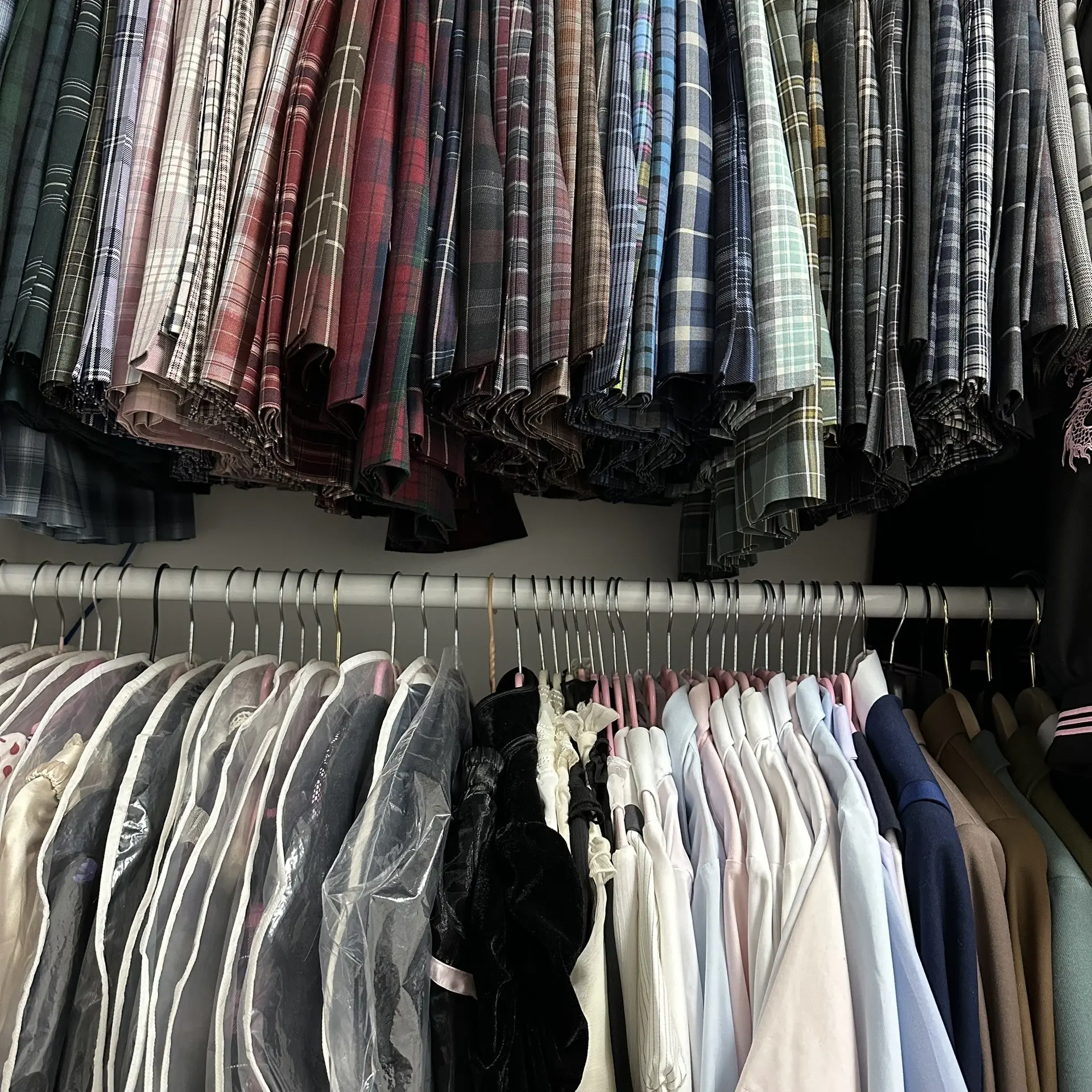 哇 兄弟你的衣服真好看。