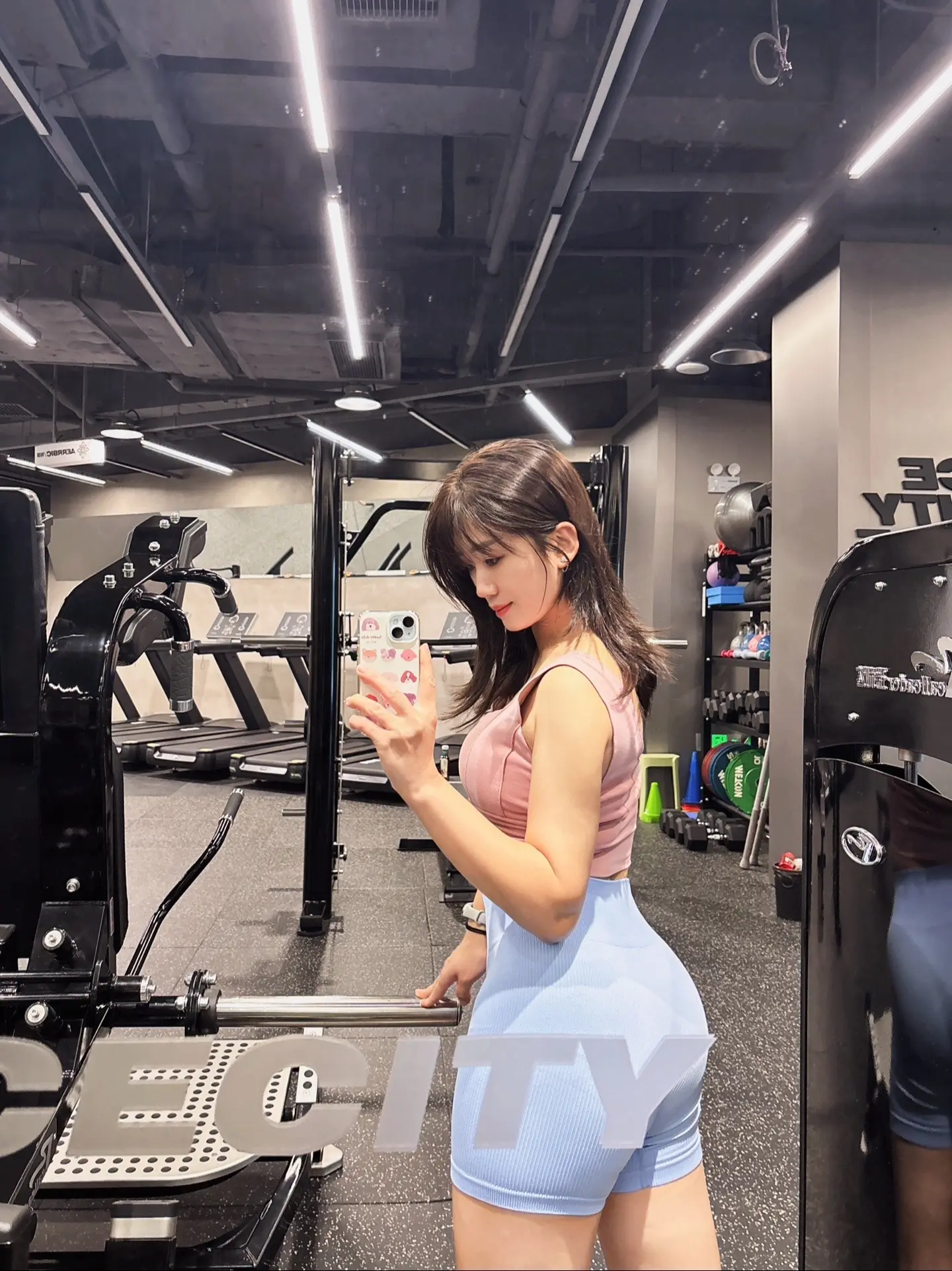 新手健身拍个照就力竭了。精神氮泵