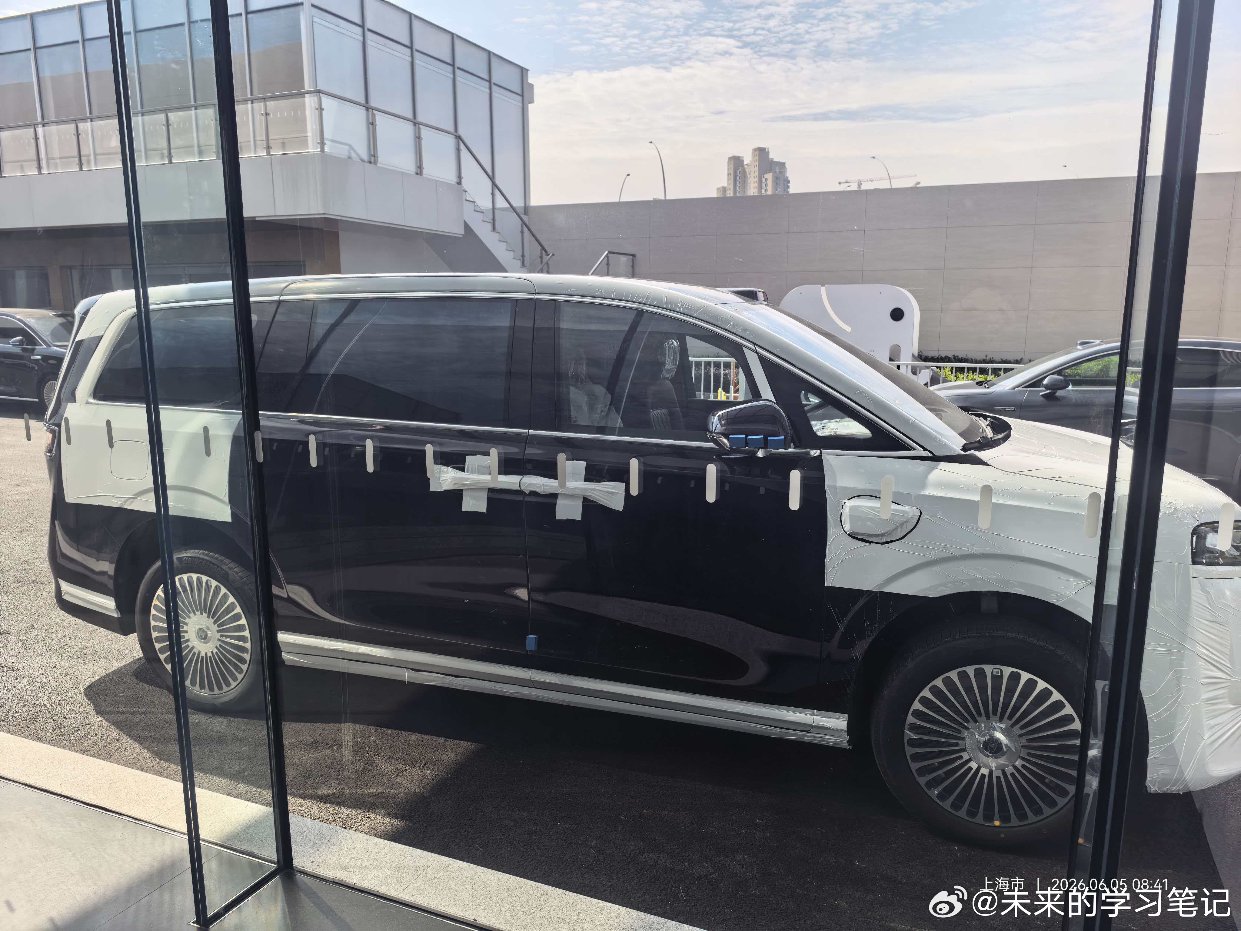 智界v9  首批车主明天开启交付，羡慕
