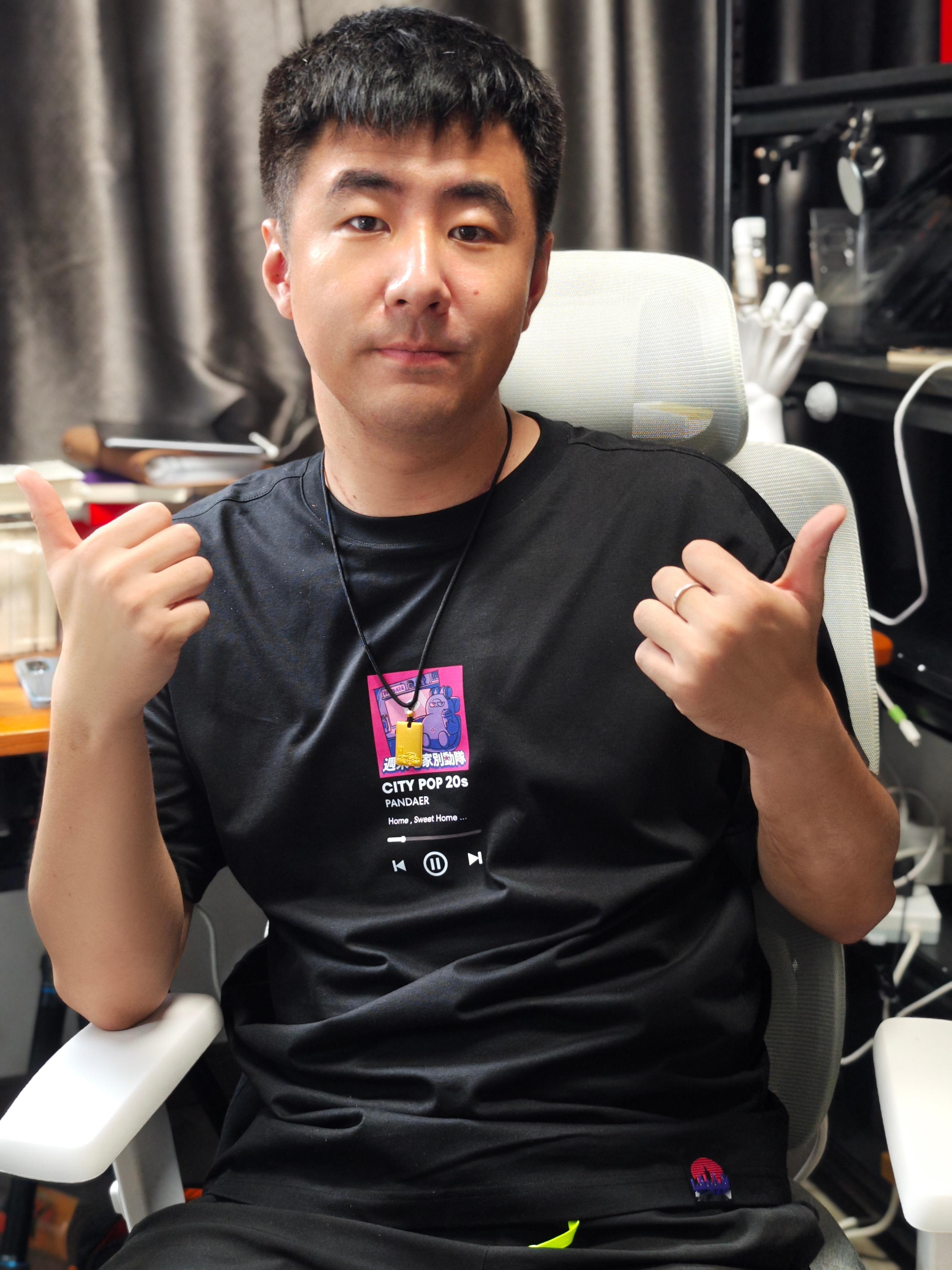 穿上新衣服开心的像个200斤的胖子from PANDAER ​​​