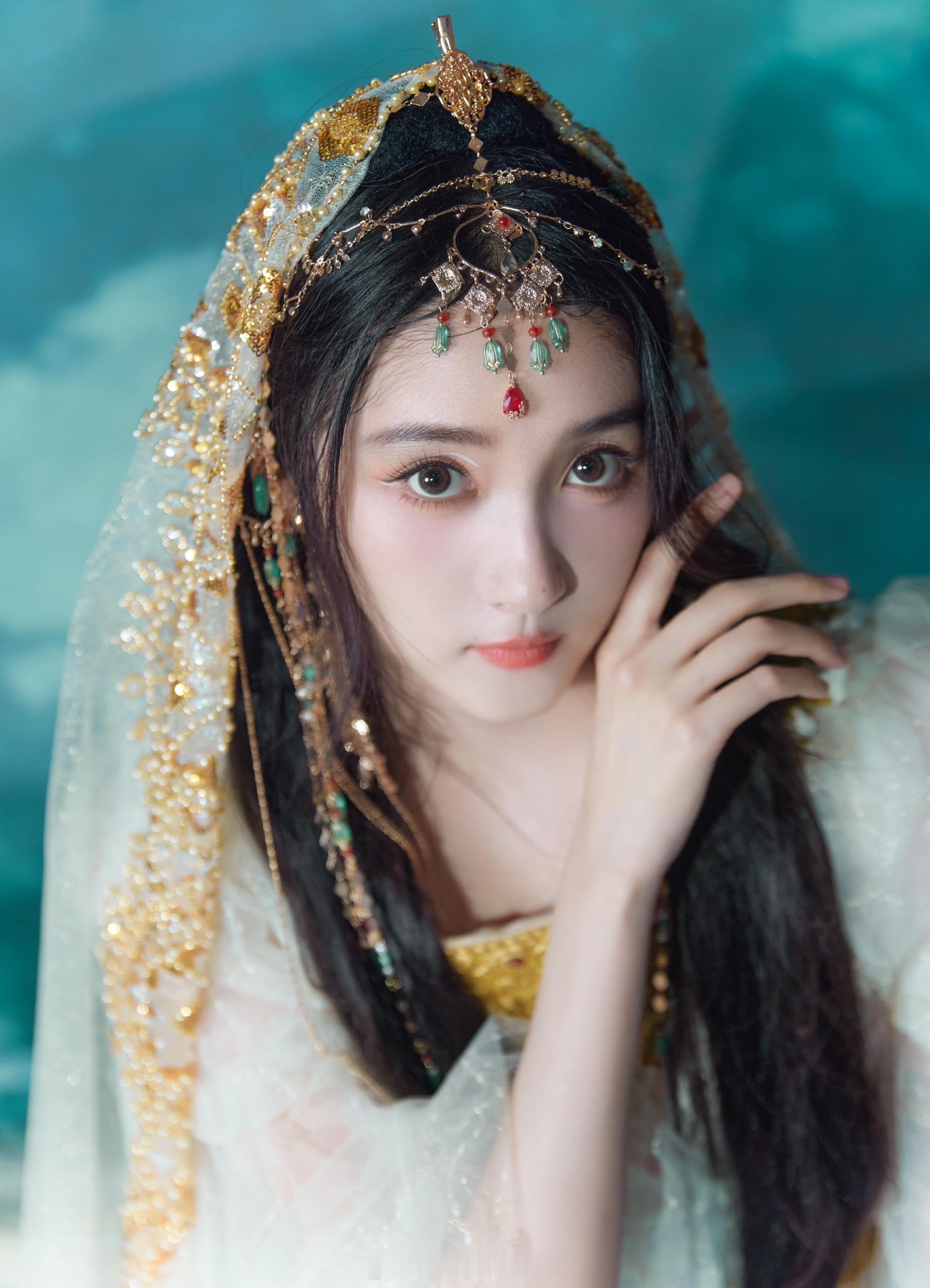 关晓彤异域风情穿搭 ​​​