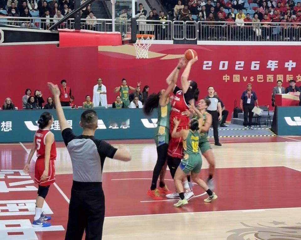 张子宇明年有资格参选WNBA2米26的小巨人张子宇，明年就够资格参选WNBA了。