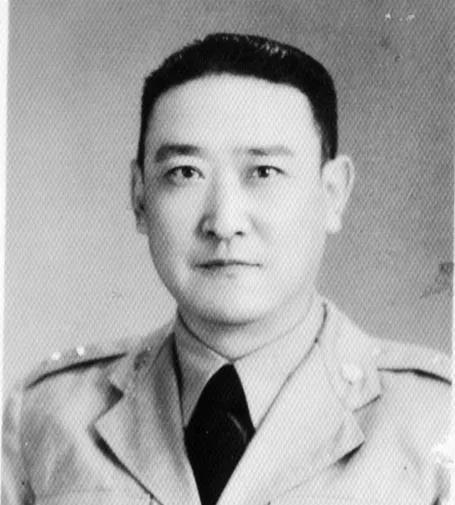 马呈祥拒绝参加新疆和平起义，在出国途中又接到了张治中的挽留电报。马呈祥看完叹了口