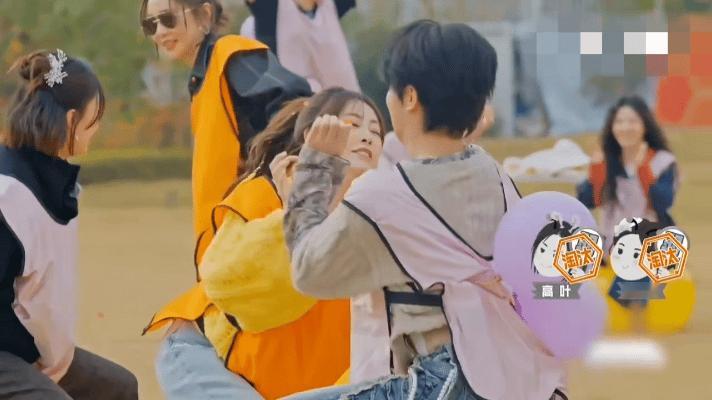 汪铎骗哭祝绪丹汪铎祝绪丹俩人之间相处的模式太好玩了！汪铎杀青故意营造难过的氛围，