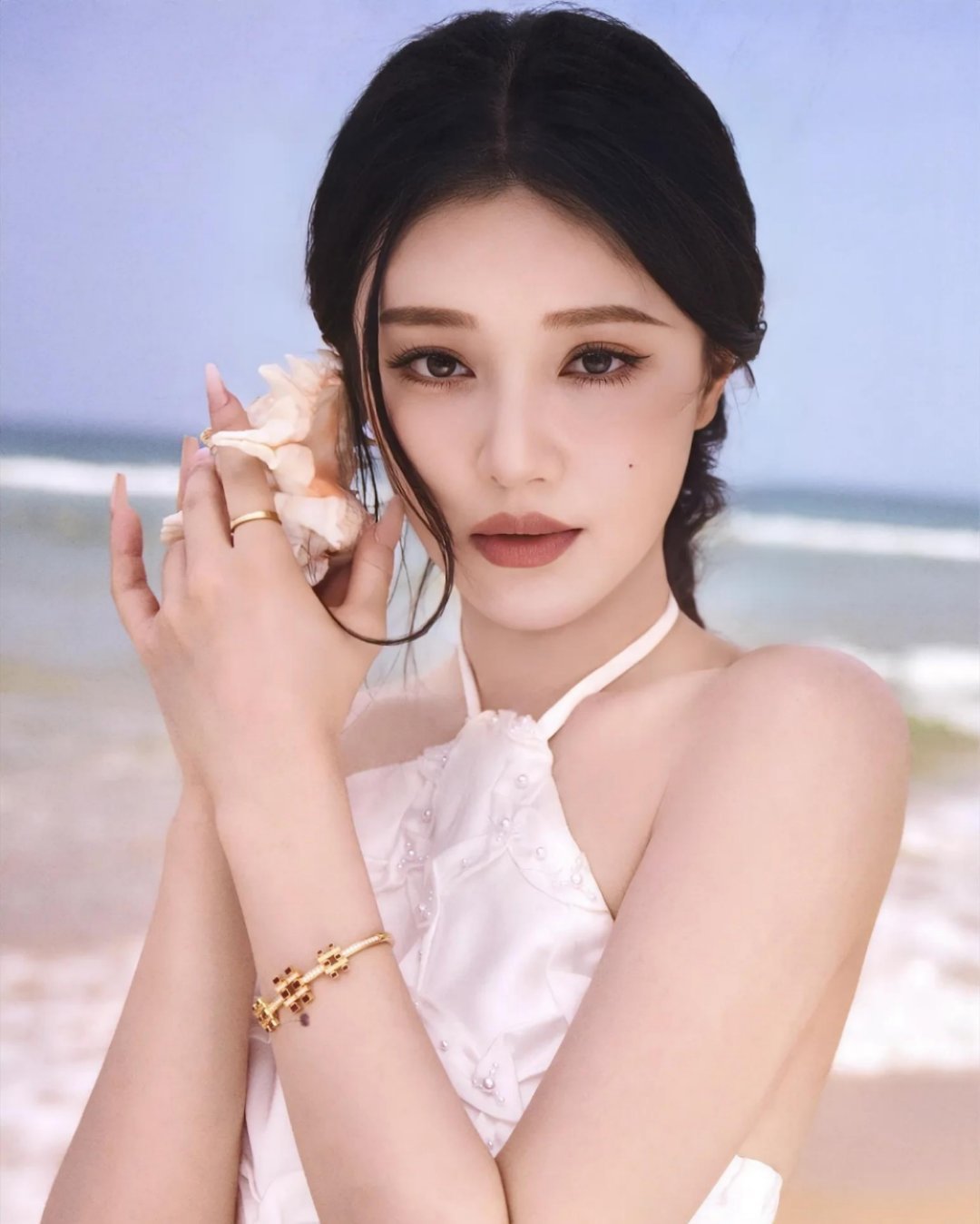 王青王鹤润 有头有脸的人没来据悉，王鹤润生日时希望能有一些“有头有脸”的圈内人士