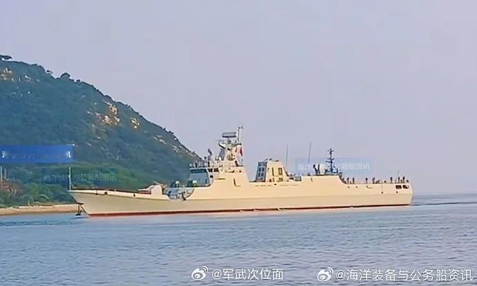 新款056，多出来的平台上装了两门副炮？在056批量转隶海警的背景下，这个新款0