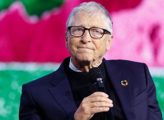 比尔盖茨出轨女性身份曝光，竟是2名俄罗斯美女，道歉时全程低头
最近全球科技圈最大