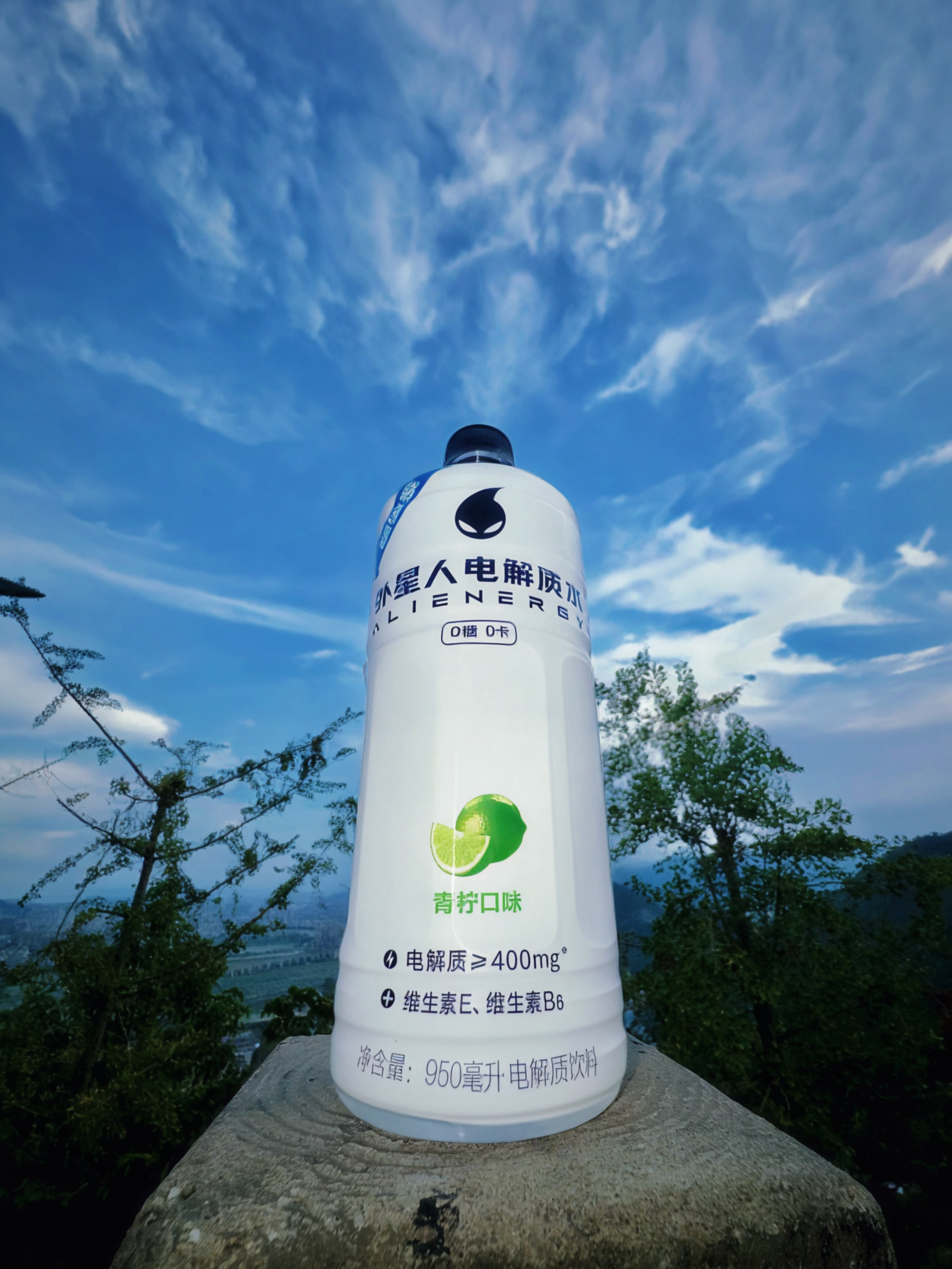 走了一小时到达山脚，开爬！