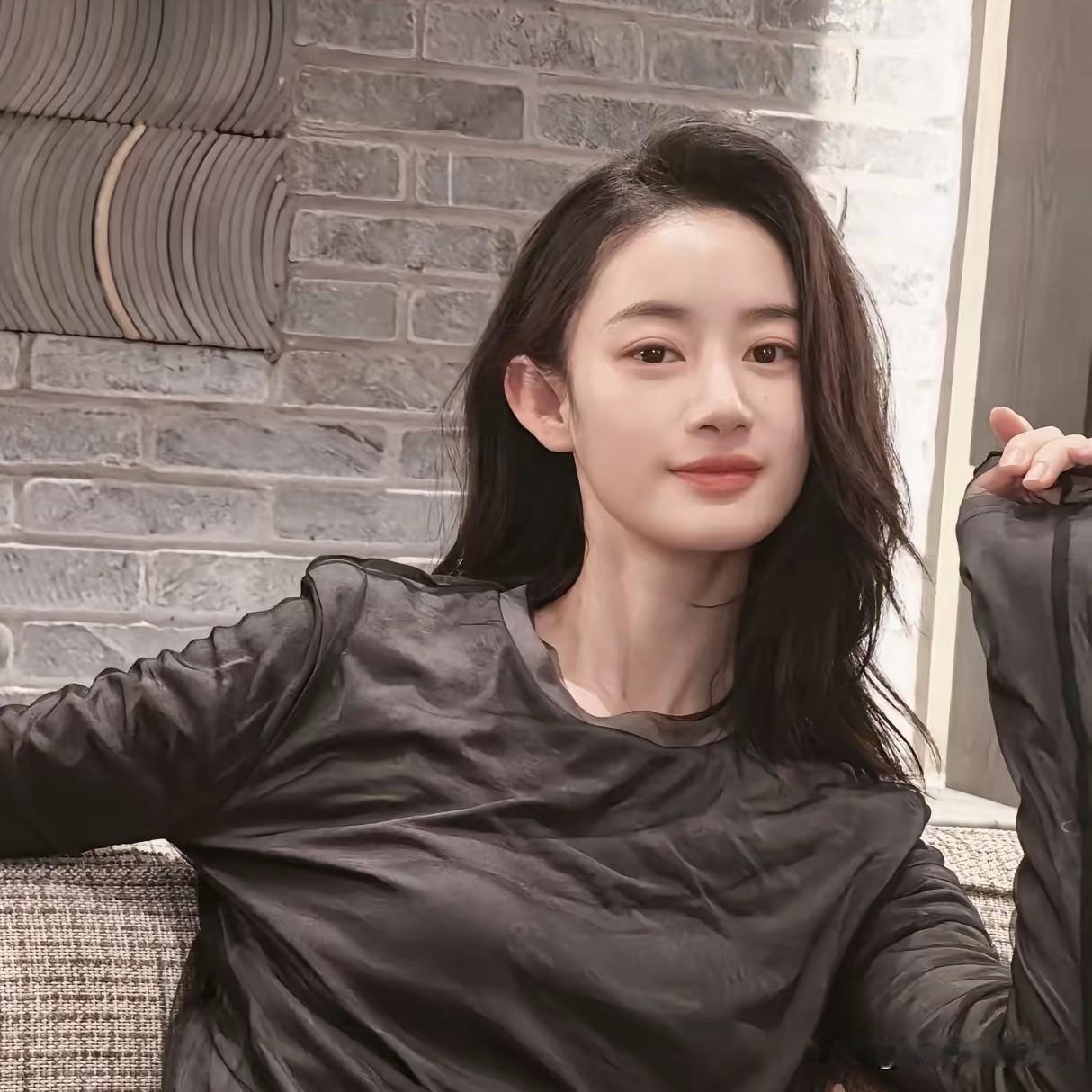 发现一个有意思的事，
只要是郭晓婷演的戏，
不管男女主是谁，她演的配角都相当出彩