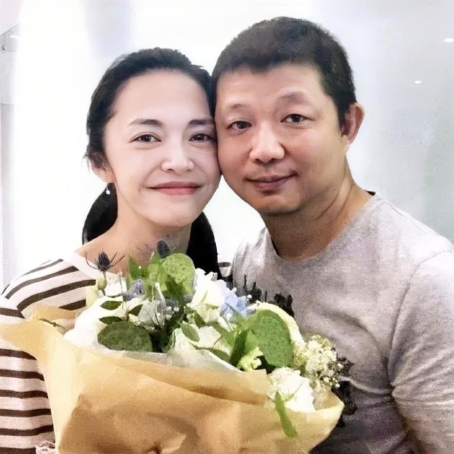 姚晨又离婚了
这消息一出来
很多网友关心的问题竟然是
她什么时候结的婚？

就在