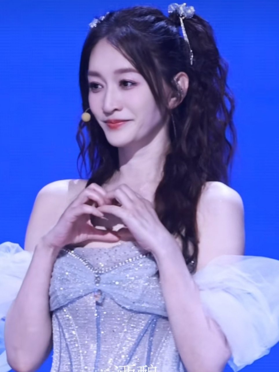 其实能看出来李小冉是上了年纪的那种，但是你跟我说她已经50了还是会非常非常非常震