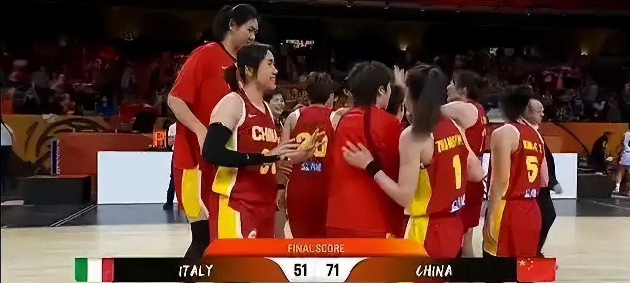 中国女篮大胜意大利，全网都在吹杨舒予和韩旭。但说句扫兴的话，这场胜利掩盖了致命隐