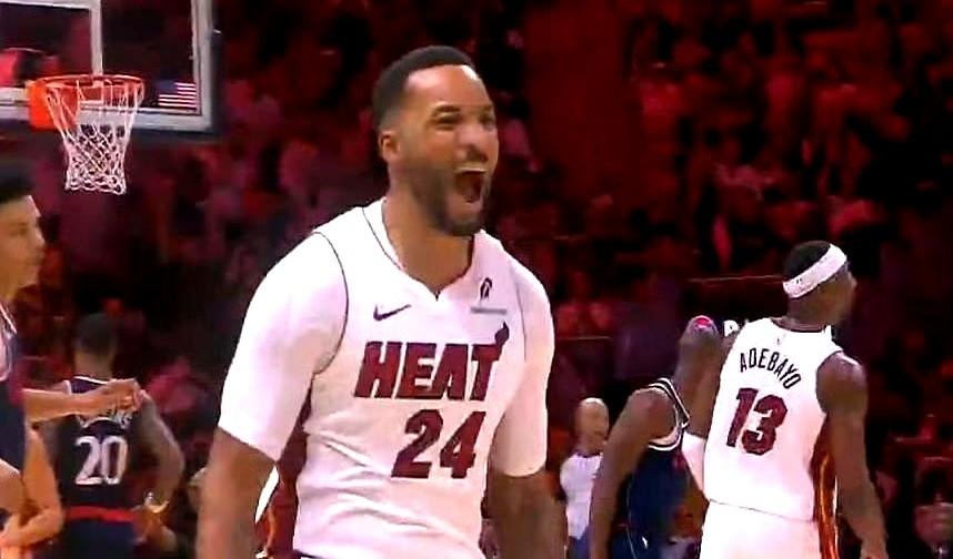 鲍威尔这两记三分，快船管理层脸都绿了吧。

热火主场打快船，第二节鲍威尔突然就炸