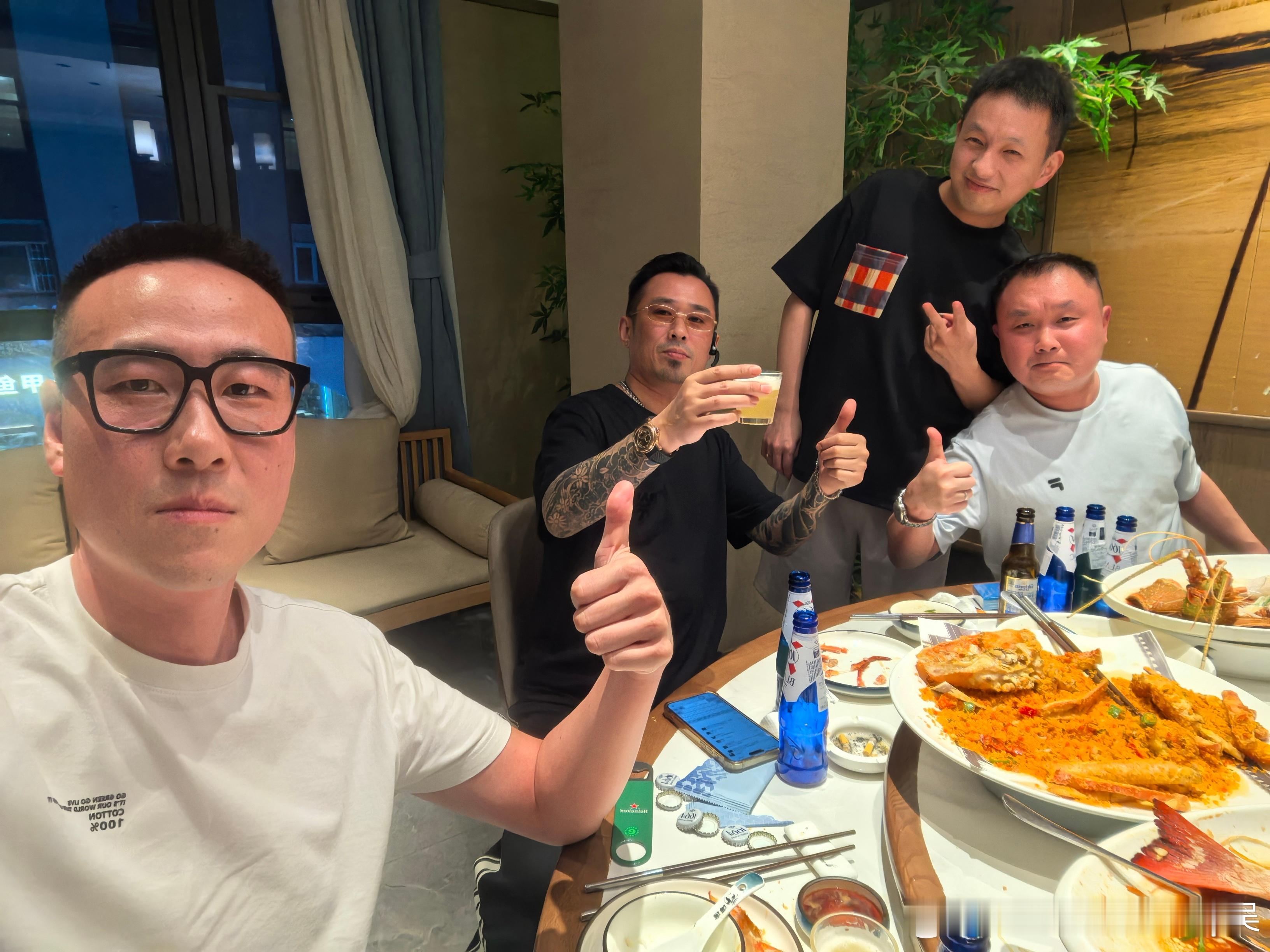 8年没见的好兄弟[吃瓜]  ​​​