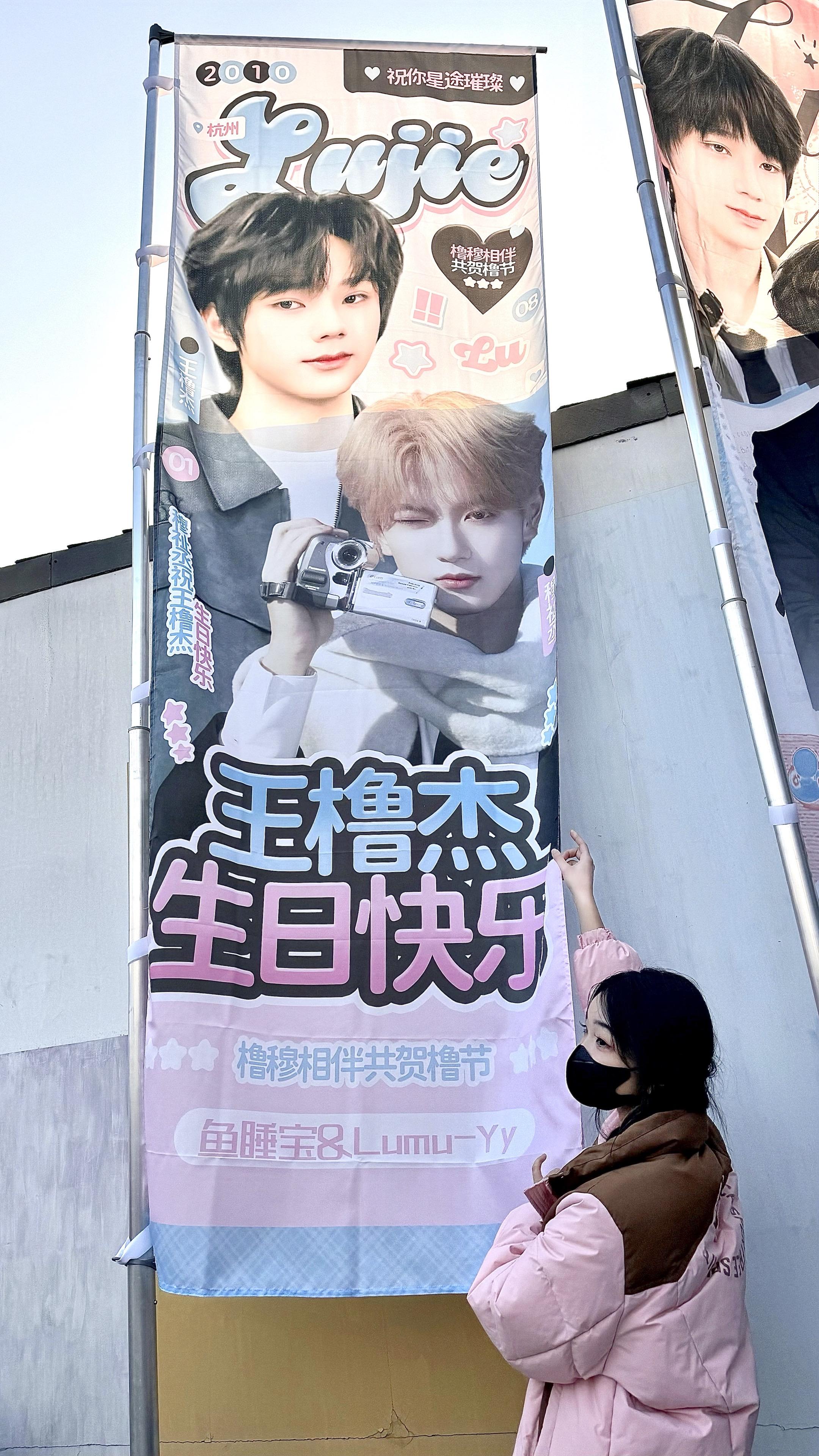 幸福降临橹穆手心。