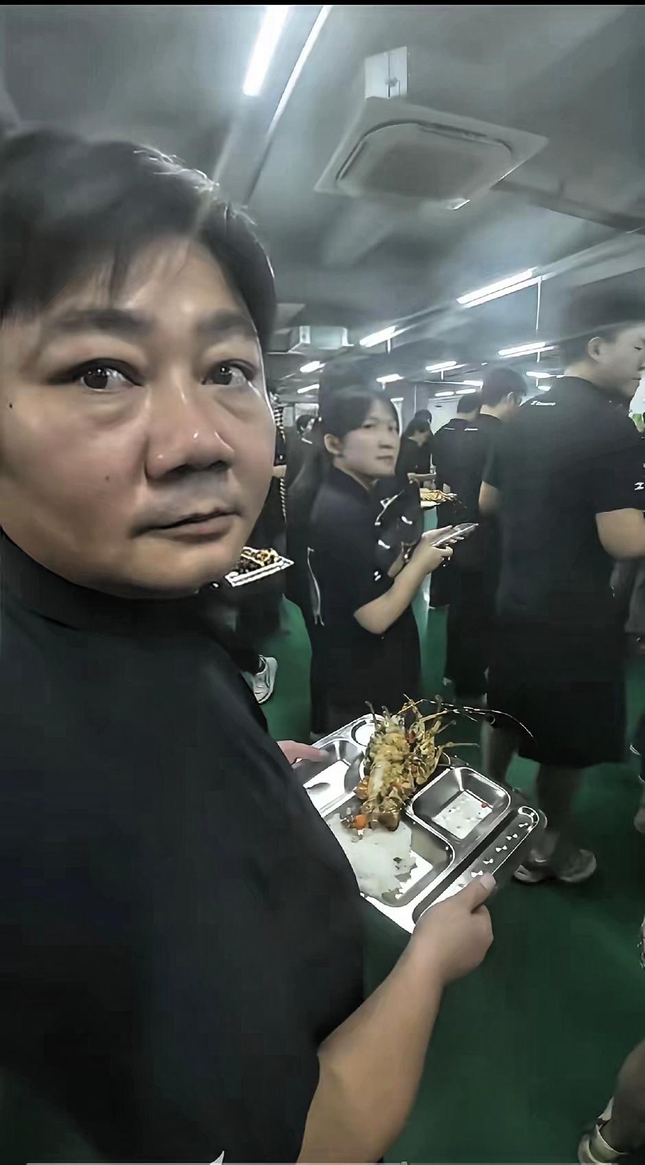 我见过低调的，可没见过这样低调的！
不少身居管理层的人，一旦手握一定话语权，总想