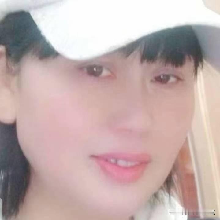 西江月·五月北疆深情
毓影
 
渐送残春风软，迎来五月清和。
北疆烟景入笙歌，遍