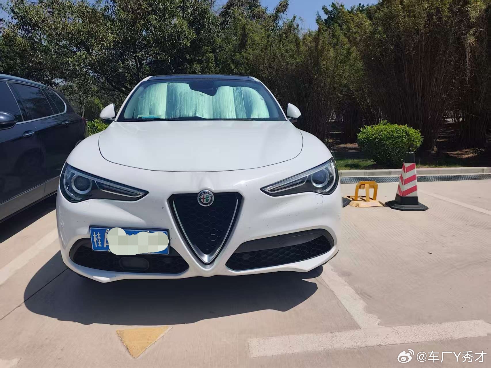 阿尔法罗密欧这车设计的时候是没考虑要挂牌吗？对强迫症极其不友好。阿尔法罗密欧给人