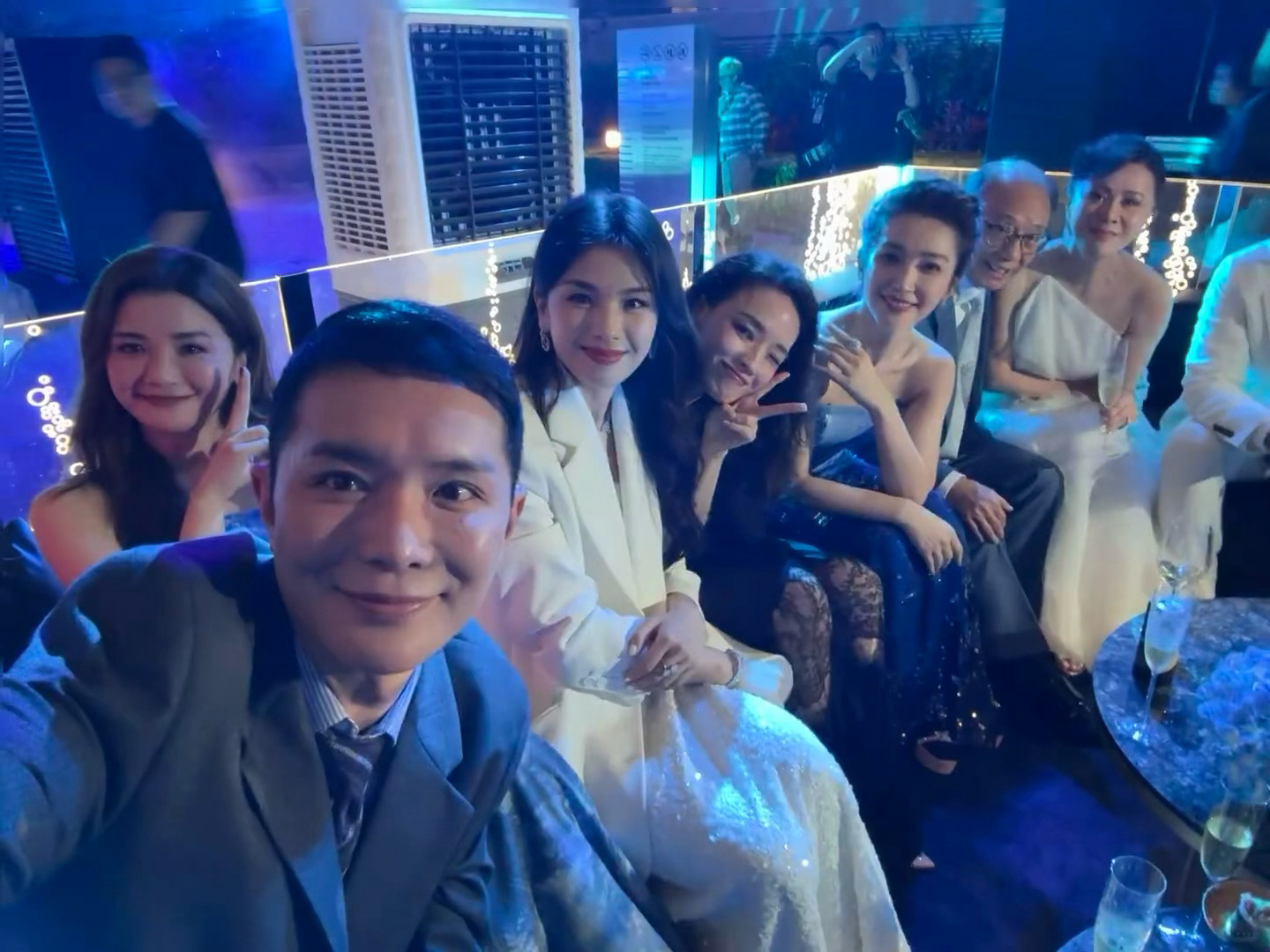 Vogue总监刘冲晒了和阿sa刘涛舒淇李冰冰刘嘉玲的合照  又幸福了冲 ​​​